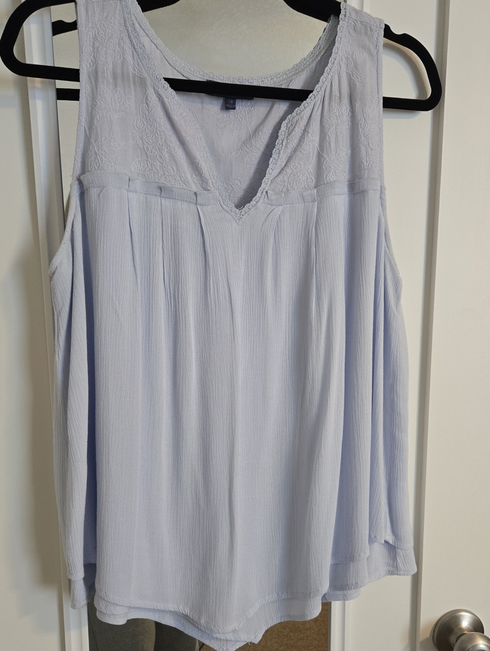 Democracy Classic Sleeveless Top, Size: Medium.